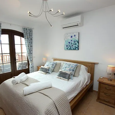 Elegant Oceano Once - Beautiful 5 Bedrooms Private Pool וילה